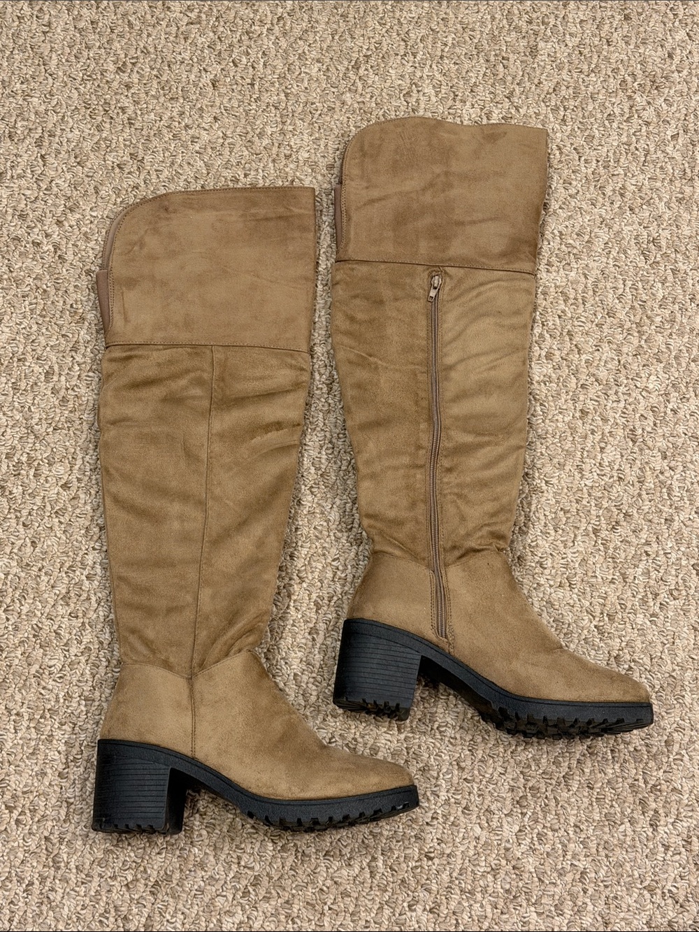 Women's Knee-High Chunky Heel Boots - Tan